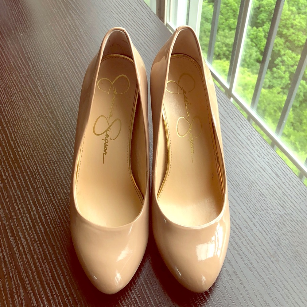 Jessica Simpson pumps